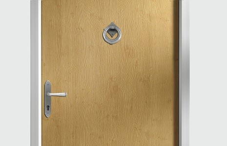 Door is completely flush face without any moulds on grooves